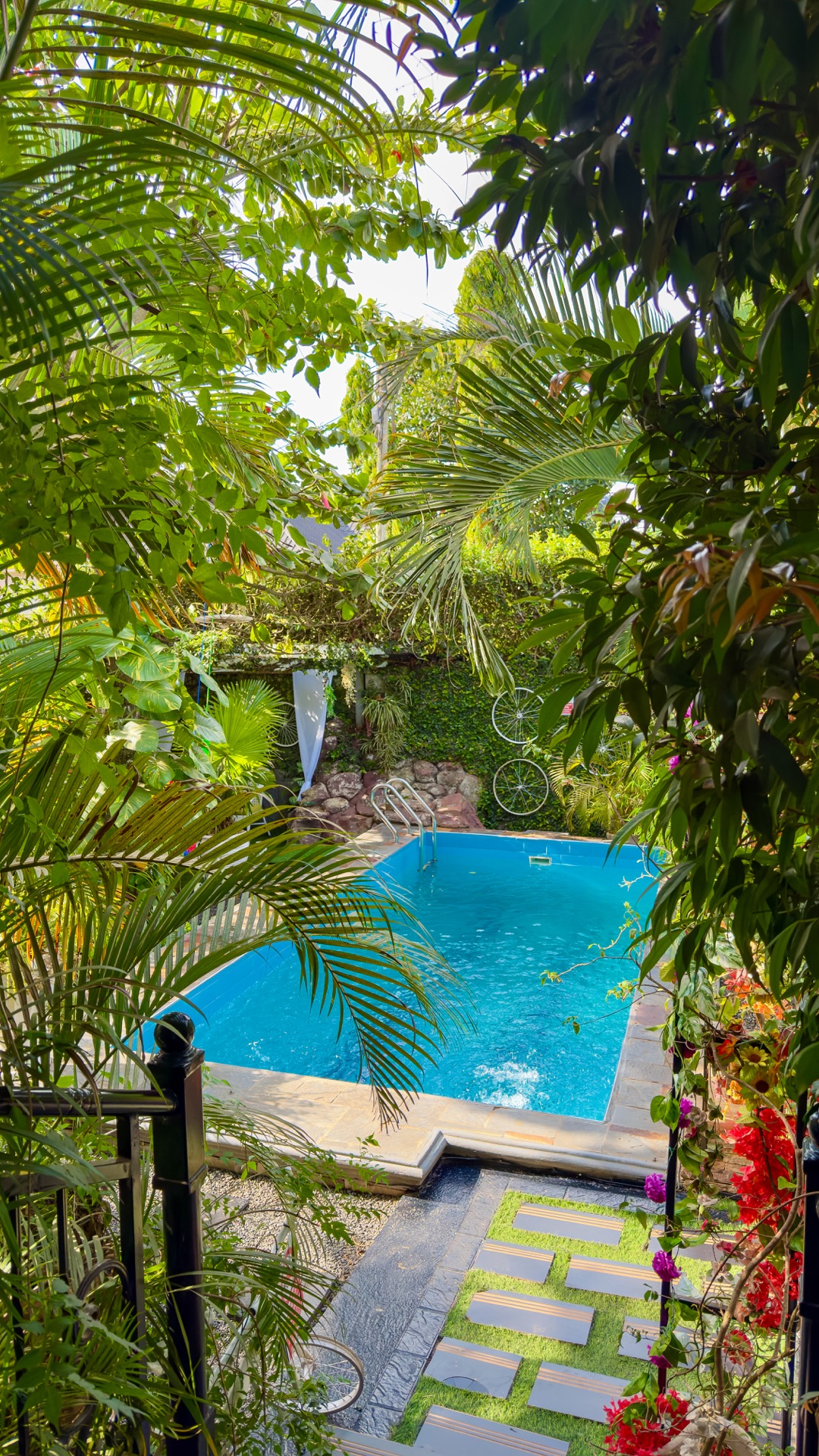 Hide Out Lake Villa Uganda Exterior - Luxury 5 Bedroom Villa with Private Pool